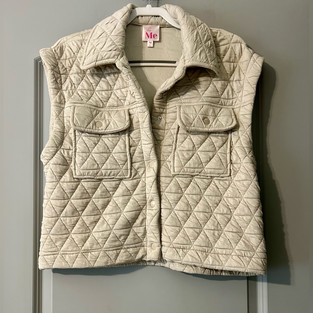 So Me Triangle Stitch Button Up Quilted Cream Vest - Size M EUC - Picture 7 of 8